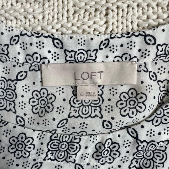 LOFT Floral Print with Gold Buttons Blouse | Navy Blue & White | Size: S | Women - Picture 7 of 8